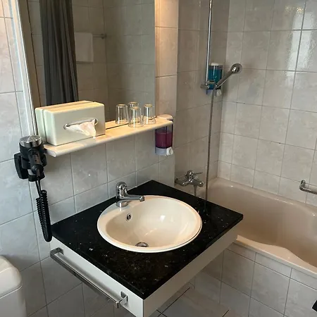 Strandhotel Seeblick 3* Faulensee
