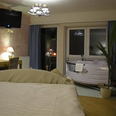 Strandhotel Seeblick Szálloda Faulensee